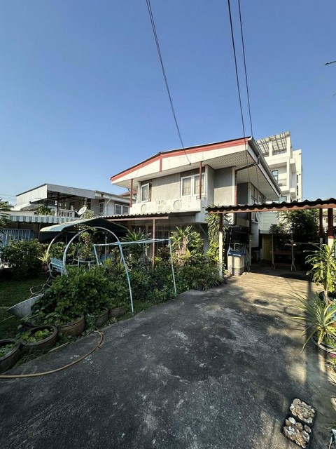 ขายบ้านเดี่ยว 2 ชั้น 74 ตรว.5 ห้องนอน หมู่บ้านเสรี 8 พระราม 9 ใกล้เดอะไนน์พระราม 9 ใกล้ทางด่วน