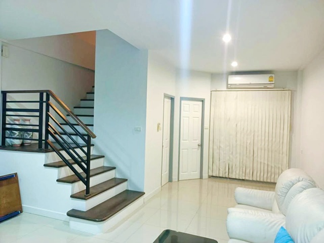 ตรงข้าม เพชรเกษม 81 โฮมโปร ตลาดหนองแขม 328 ม. เพชรเกษม 1.3 กม. ให้เช่าโฮมออฟฟิศ  3ชั้น 22ตร.วา. 242 ตร.ม. ม.ธนบุรี 1.4 กม. 3นอน