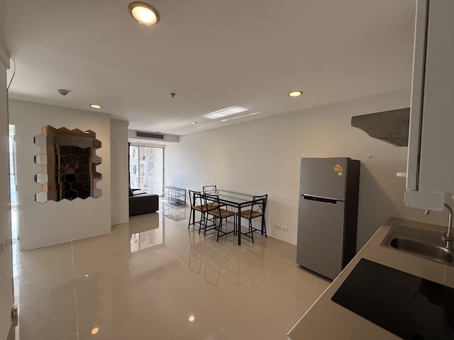 Waterford Sukhumvit 30 spacious safe 32nd floor BTS Phrom Phong