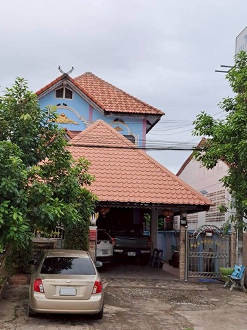 ขายบ้านพร้อมที่ดิน 75 วา  ราคาถูก ทำเลดี กลางเมืองวัดโบสถ์  เยื้อง ธกส.วัดโบสถ์  พิษณุโลก  ZK558