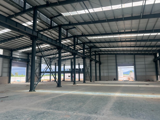  ให้เช่าโงงาน  2,100 ตรม.มี 4 โกดังให้เลือก  ขอใบอนุญาต ร.ง 4 ได้ ต.คลองกิ่ว อ.บ้านบึง จ.ชลบุรี