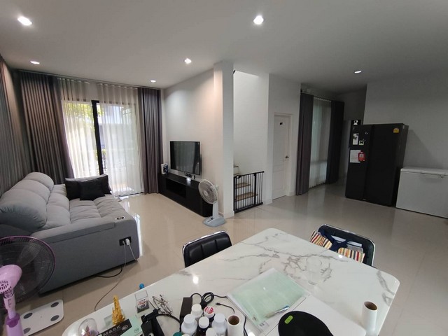 ขายและปล่อยเช่าถูกบ้านเดี่ยว 2 ชั้น หมู่บ้านแกรนด์ พลีโน่ วัชรพล-สุขาภิบาล 5 ขนาด 50.8 ตรว. 3 นอน 4 น้ำ บ้านสวย  ใกล้เพลินนารี่มอลล์