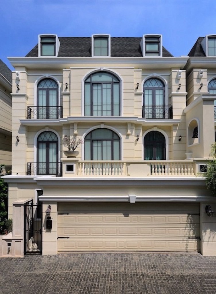 BH3735 ให้เช่าและขายบ้านหรู 3 ชั้น The Boulevard Ekkamai 22 เดอะบูเลอวาร์ด เอกมัย 22 มีลิฟต์ Schindler และสระว่ายน้ำหินอ่อนระบบเกลือ