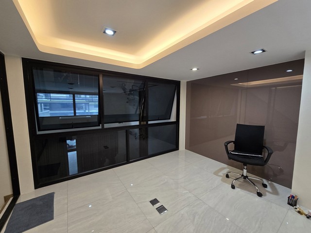 ให้เช่าHome Office โครงการ ดิสทริค เอกมัย-รามอินทราทำเลดีย่าน เลียบทางด่วนรามอินทรา-อาจณรวค์ ,นวลจันทร์ รามอินทรา40