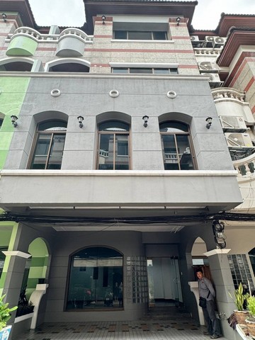 อาคารพาณิชย์ โฮมออฟฟิต 4 ชั้น โครงการชีวินเพลส ถ.สิรินธร ซอย 7 ใกล้สะพานซังฮี้ เซ็นทรัลปิ่นเกล้า สถานีรถไฟฟ้าบางบำหรุ สถานีบางพลัด พร้อมสิทธิพิเศษ ฟิตเนส สระว่ายน้ำ และอื่นๆ จากโรงแรม ชีวิน เดอ แบงค็อกโครงสร้างตึกแข็งแรง ทุกชั้นมีห้องน้ำ มีพื้นที่ใช้สอยบริเวณดาดฟ้า ทำเลที่ตั้งเป็นย่านธุรกิจ อยู่ใกล้แหล่งอำนวยความสะดวก ห้างสรรพสินค้า ศูนย์อาหาร ฟิสเนส �