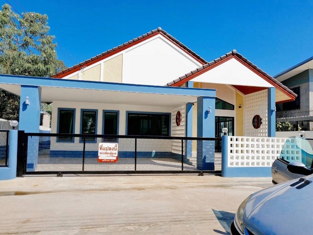  ขาย บ้านสร้างใหม่(บ้านมือหนึ่ง) โครงการบึงไม้หอม อุดรธานี  บ้านนาเยีย  ต.เชียงยืน อ.เมืองอุดร  จ.อุดรธานี ห่างจากสี่แยกบ้านเลื่อม 6 กิโลเมตร เข้าซอยเพียง 150 เมตร บ้านใหม่ สวย พร้องเข้าอยู่ บ้านเดี่ยว 1 ชั้น ราคา 2.5 ล้านบาท ฟรีค่าใช้จ่ายวันโอนกรรมสิทธิ์  พิกัดโครงการ  https://maps.app.goo.gl/LJLjGy4wFHGfVfN87 3 ห้องนอน 2 ห้องน้ำ พื้นที่ใช้สอย 130 ตารางเมตร ที่ดิน 60 ตารางวา แอร์ 1 ตัว เครื่องทำน้ำอุ�