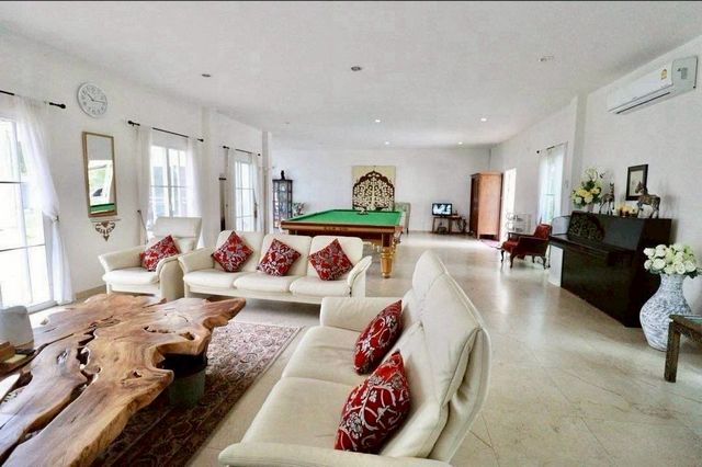 พูลวิลล่าหรูให้เช่า 120,000 บาท/เดือน #โซนสารภี ที่ดินกว่า 5 ไร่ • พื้นที่ใช้สอยกว้างขวาง ทำเลดี เดินทางสะดวก #รับสัตว์เลี้ยง