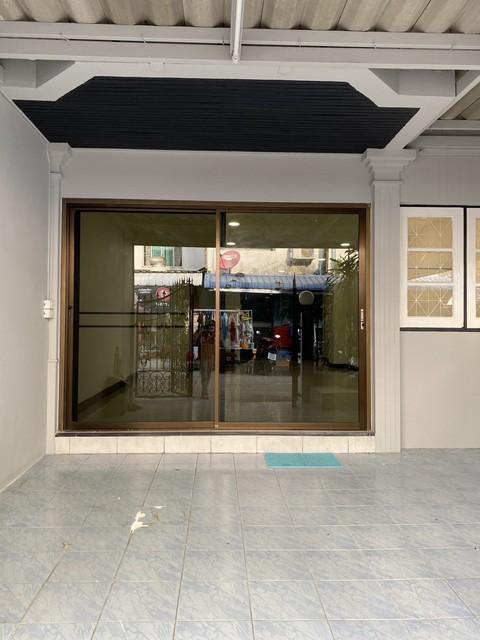 ให้เช่าทาวน์เฮ้าส์ 2 ชั้น หมู่บ้าน ชัยภัทร ลาดพร้าววังหิน 83 เดินทางสะดวก หาของกินได้สะดวกสบาย