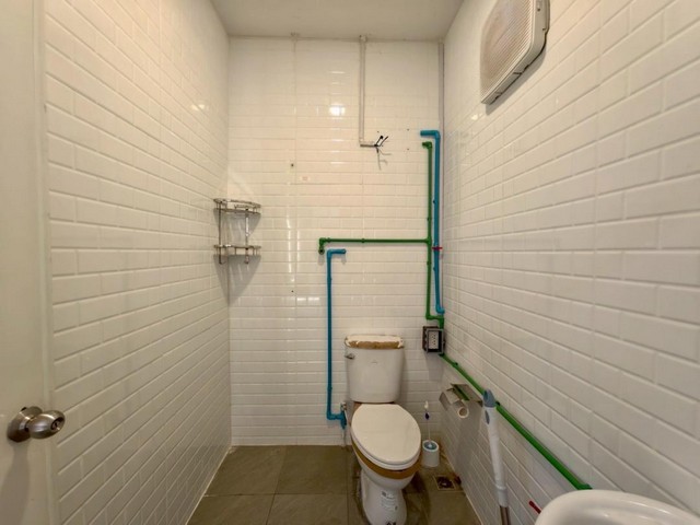 ให้เช่าโกดัง พื้นที่ 75 ตร.ม. พร้อมออฟฟิศ มีที่จอดรถ ย่านพัฒนาการ