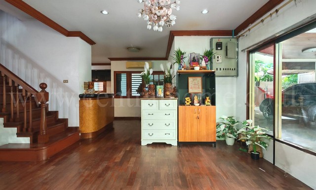 ลดราคา บ้านเดี่ยว ศรีเจริญวิลล่า หลังมุม ติดถนนเทพารักษ์ ใกล้ รพ.สินแพทย์