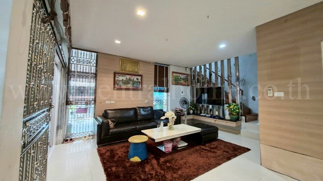 ลดราคา บ้านแฝด 3 ชั้น แกรนด์ ไอ - ดีไซน์ วิภาวดีฯ พร้อมอยู่