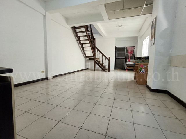 ขายด่วน ทาวน์เฮ้าส์ หมู่บ้านลลิษา ซอยมังกร - แพรกษา หลังริม ราคาถูก