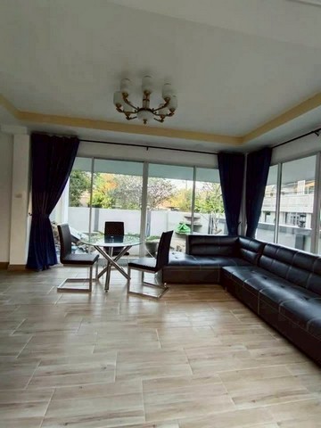 ให้เช่าพูลวิลล่าขนาดใหญ่  หมู่บ้านเชียงใหม่เลคแลนด์ สุเทพ