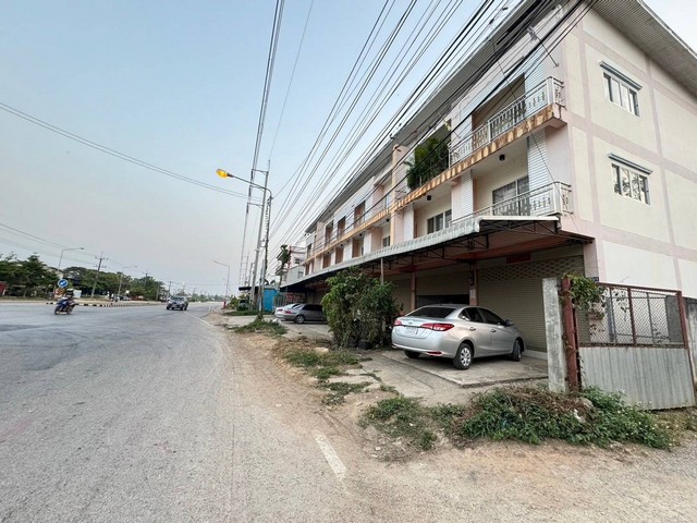 ขายขาดทุนอาคารพาณิชย์ 3 ชั้นอาคารพาณิชย์พระธาตุผาแดง อาคารพาณิชย์ติดถนนแม่สอด  ต.พระธาตุผาแดง อ.แม่สอด จ.ตาก