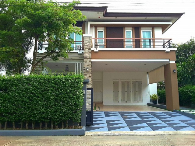 LVPU53255 ขาย บ้านเดี่ยว โฮม ออน กรีน ธัญธานี HOME ON GREEN THANYATHANI ในสนามกอล์ฟ บรรยากาศธรรมชาติ กว่า400ไร่ราคาขาย : 6,890,000 ล้านบาท ที่ตั้ง : ถนนลำลูกกา ตำบลลาดสวาย อำเภอลำลูกกา จ.ปทุมธานี 12150ชื่อโครงการ : โฮม ออน กรีน ธัญธานี / HOME ON GREEN THANYATHANIรายละเอียด : - ขนาด 76 ตร.วา- พื้นที่ใช้สอย 260 ตร.ม. (บ้านไซด์ใหญ่)- 4 ห้องนอน     - 4 ห้องน้ำ        - มีห้องอเนกประสงค์-ห้องนอนชั้นล่าง 1ห้อง- ทางลาด : รถเข็นเด็กเล็ก/ผู้สูงอา
