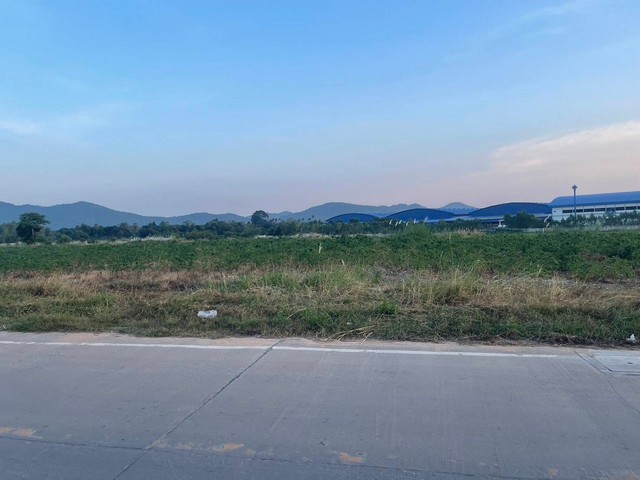 ขายที่ดินบางละมุงชลบุรี ขายที่ดินเนื้อที่ 147 ไร่ พื้นที่สีเหลือง ไฟฟ้า 3 เฟส ถนนกว้างรถเทเลอร์เข้าได้