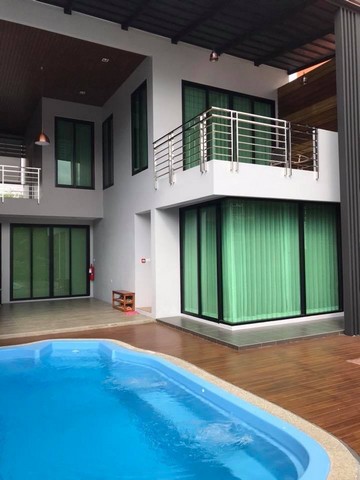 #PS094 สำหรับขาย :  พูลวิลล่า ทำเล กะทู้ ขนาด 4 ห้องนอน 4 ห้องน้ำ  (2 ห้องนอน สองหลังติดกัน) วิลล่า สไตล์โมเดิร์น จำนวน 2 หลังติดกัน - วิลล่า 1 หลัง - 2 ห้องนอน- 2 ห้องน้ำ - ห้องน้ำในตัว อ่างจากุซซี่- 1 ห้องครัว- สนามหญ้ารอบที่พัก- มีกล้องวงจรปิดโดยรอบทั้งหมด 9 ตัว- เฟอร์นิเจอร์ครบครัน  ขายพร้อมกัน 2 หลังราคารวม 30 ล้านบาท ---------------------#PS094 For Sale: Pool Villa in Kathu, 4 bedrooms, 4 bathrooms (2 adjoining units) Two modern villas- 1 villa- 2 bedrooms- 2 bathrooms- Private bathroom wi