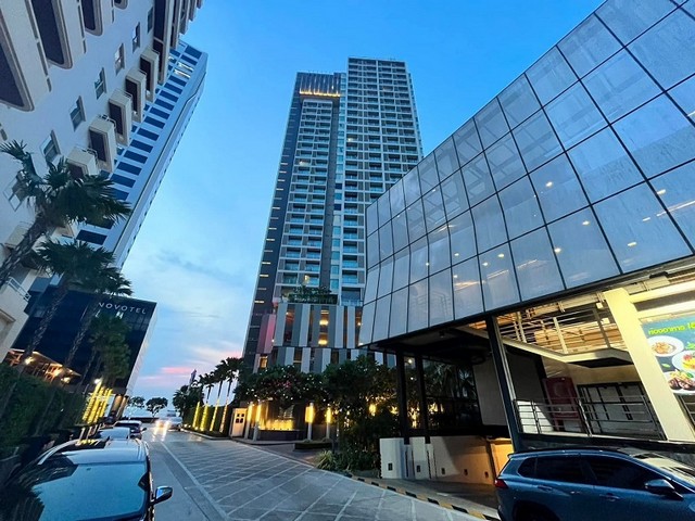 TEL:088-559 5199 คุณเอLine:https://line.me/ti/p/C0eGe0whLXขายคอนโด Marina Bayfront ศรีราชาทำเลติดทะเล วิวสวยสุดตระการตาราคาเพียง 3,600,000 บาทชั้น 24 วิวเขาพื้นที่ใช้สอย 35.25 ตร.ม.ห้องสตูดิโอ (ไม่มีเฟอร์นิเจอร์)1 ห้องน้ำส่วนกลาง- สระว่ายน้ำริมทะเล / สระว่ายน้ำอินฟินิตี้- ฟิตเนสวิวทะเล- สวนพักผ่อน / สวนลอยฟ้า- ล็อบบี้หรู / Co-working space- ที่จอดรถเพียงพอ- ระบบรักษาความปลอดภัย 24 ชั่วโมง และเข้าออกด้วย Key Card- ห้องซาวน่า หรือห้อง