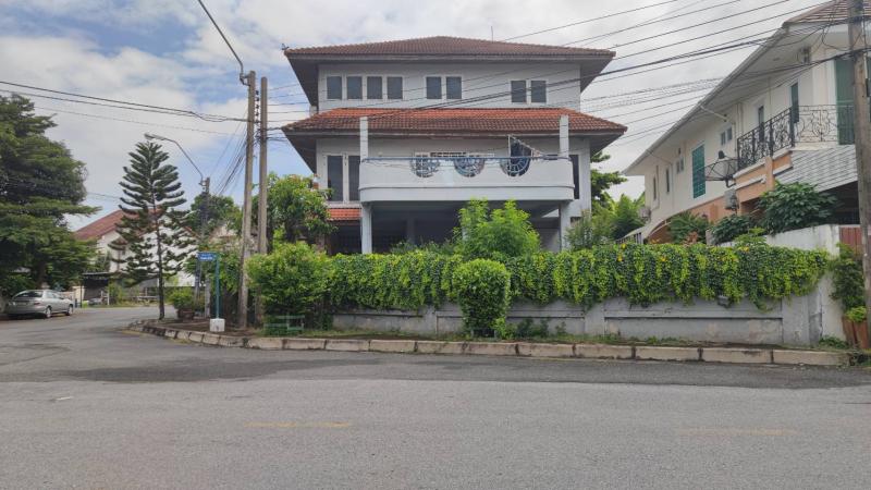 Home Office 3 ชั้น 600 ตารางเมตร จอดรถรอบบ้าน 15 คัน ขาย 11 ล้าน พหลโยธิน54 บางเขน กรุงเทพฯ