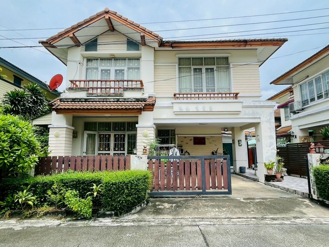 LVPU53254 ขาย บ้านเดี่ยวหมู่บ้านมายเพลส วัชรพล เพิ่มสิน บรรยากาศเงียบสงบ พร้อมเฟอร์นิเจอร์  ราคาขาย : 5.2 ล้านบาทที่ตั้ง : ถนนเพิ่มสิน แขวงออเงิน เขตสายไหม กทม.ชื่อโครงการ : มายเพลส วัชรพล My Place Watcharapolรายละเอียด : - ที่ดิน 51.8 ตร.วา- พื้นที่ใช้ 180 ตร.ม- 3 ห้องนอน - 3 ห้องน้ำ - รวมต่อเติมครัว มีครัวไทยและครัวฝรั่ง และห้องนั่งเล่น - ขายพร้อมเฟอร์  - แอร์ 4 ตัวสิ่งอำนวยความสะดวก :- รปภ. 24 ชม.สถา