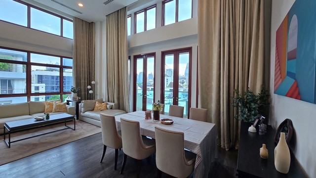 LVPU53252 ให้เช่า คอนโด The Crest ร่วมฤดี คอนโดมิเนียม สไตล์โมเดิร์นคลาสสิก เชื่อมสู่ชีวิตเมืองด้วยสถานีรถไฟฟ้าเพลินจิตราคาเช่า : 120,000 บาท/เดือน ที่ตั้ง : ซอยร่วมฤดี 2 ถนนเพลินจิต แขวงลุมพินี เขตปทุมวัน กรุงเทพมหานครชื่อโครงการ : เดอะ เครสท์ ร่วมฤดี The Crest Ruamrudeeรายละเอียด : - พื้นที่ใช้สอย 192.25 ตารางเมตร - ชั้น 7- 3 ห้องนอน - 3 ห้องน้ำ + 1 ห้องแม่บ้าน- มีเฟอร์นิเจอร์ เครื่องใช้ไฟฟ้าครบ- รับล