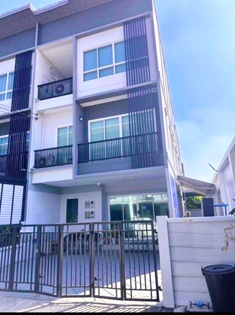 ถ.กาญจนาภิเษก รร.วัดคู้บอน 600ม.  4นอน 3 น้ำ MRT คู้บอน 2.7กม.ขาย-เช่าทาวน์โฮมหรู 3 ชั้น หลังมุม ติดถนนใหญ่ 350 ตร.ม.  รามอินทรา-วงแหวน 