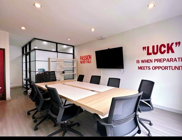 ถ.กาญจนาภิเษก รร.วัดคู้บอน 600ม.  4นอน 3 น้ำ MRT คู้บอน 2.7กม.ขาย-เช่าทาวน์โฮมหรู 3 ชั้น หลังมุม ติดถนนใหญ่ 350 ตร.ม.  รามอินทรา-วงแหวน