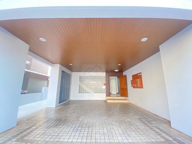 ให้เช่าโฮมออฟฟิศ 550 ตรม. ย่านเหม่งจ๋าย – รัชดา - เลียบด่วน หมู่บ้านรีเจ้นท์ รัชดา ถนนสหการประมูล จอดรถ 8 คัน