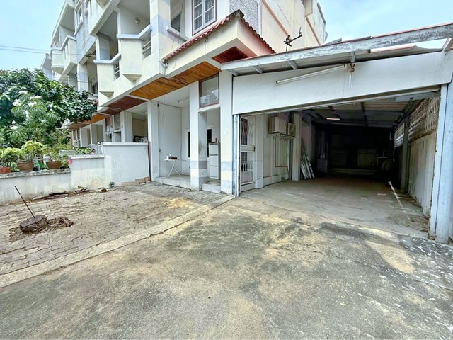 ตลาดลาซาล2000 400 ม.สุขุมวิท105 ให้เช่าบ้านหลังมุม 3ชั้น 3-4จอดรถ  ให้เช่าบ้านหลังมุม  3ชั้น BTSบางนา 1.6กม. ลาซาล28-34 32ตร.วา. 362 ตร.ม