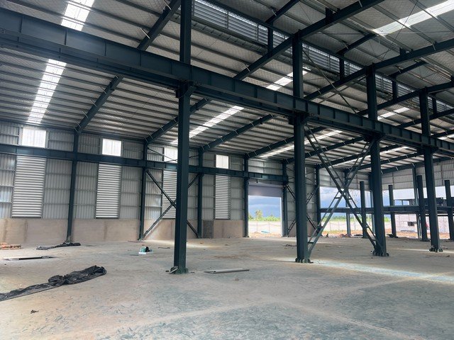 ให้เช่าโรงงาน 2,100 ตร.ม. มี 4 โกดังให้เลือก ต.คลองกิ่ว อ.บ้านบึง จ.ชลบุรี ขอใบอนุญาต ร.ง 4 ได้