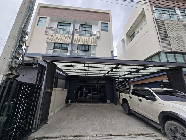 ให้เช่าโฮมออฟฟิศ 3.5 ชั้น 32.5 ตร.ว. โครงการ DISTRICT ดิสทริค เอกมัย-รามอินทรา