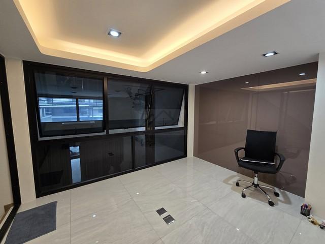 ให้เช่าโฮมออฟฟิศ 3.5 ชั้น 32.5 ตร.ว. โครงการ DISTRICT ดิสทริค เอกมัย-รามอินทรา
