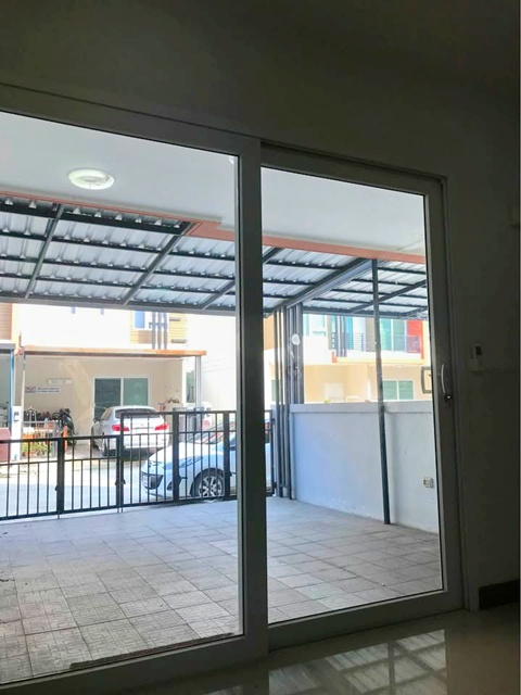 ให้เช่าทาวน์โฮม 3ชั้น แยกนวลจันทร์-รามอินทรา  MRT วัชรพล 2.3กม.พร้อมเฟอร์ฯ 18 ตร.วา. 220 ตร.ม. 19,999 B-M. นานาชาติ Kinder Bear Academy 1.5 กม.ริมถนนใหญ่ เหมาะกับโฮมออฟฟิศ พักอาศัย 3 นอน 4 น้ำ ตลาดนวลจันทร์สเตชั่น 900 ม. Townhouse for rent, 3 floors, Nuanchan-Ramintra intersection, MRT Watcharapol 2.3 km, furnished, 18 sq m, 220 sq m, 19,999 B-M. Kinder Bear Academy International 1.5 km., on the main road, suitable for home office, residence, 3 bedrooms, 4 bathrooms, Nuanchan Station Market 900 m. แยกนวลจันทร์-รามอินทรา 40 ถ.นวลจันทร์  19-25แขวงนวลจันทร์ เขตบึงกุ่ม กรุงเทพมหานคร18 