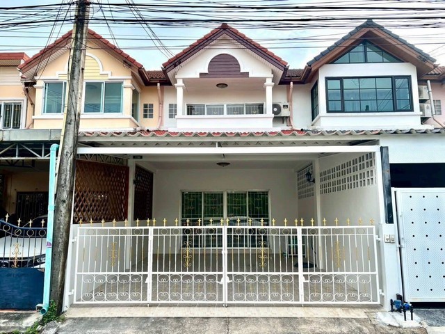 ขายบ้านทาวเฮาส์ 2 ชั้น ซอย 9 บ้านสวน เขตในตัวเมืองชลบุรี รีโนเวท ให้ใหม่ทั้งหลัง 