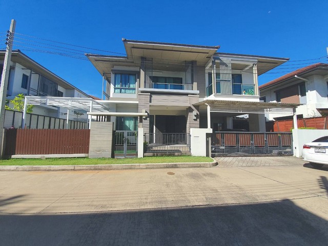 ขายต่ำกว่าทุน บ้านเดี่ยว เศรฐสิริ ชัยพฤกษ์ แจ้งวัฒนะ(Setthasiri Chaiyaphruek-Chaengwattana) ติดถนน พร้อมอยู่ พร้อมสระว่ายน้ำจากุชชี่ จากราคา 12.9 ล้าน (ลดเหลือ 10 ล้าน)ที่อยู่ : หมู่บ้าน เศรษฐสิริ ชัยพฤกษ์ แจ้งวัฒนะ ต.บางพลับ อ.ปากเกร็ด นนทบุรี 11120           พิกัด : 13.930850144931396, 100.45752255509878สนใจติดต่อ คุณรัชชา 097 124 4363 Line id : Assisterhomeลักษณะ :-• ขนาดที่ดิน 74.2 ตรว.• พื้นที่ใช้สอย 318 ตรม. • ห้องนอน 4 ห้อง (ชั้นบน3 (ห้องน้ำในตัว) และ ช