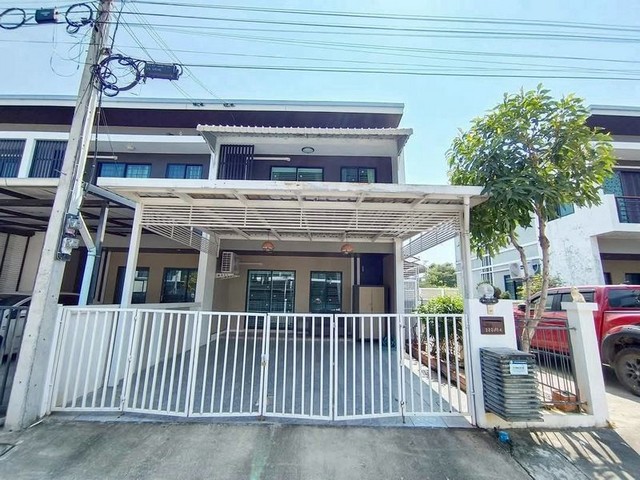 #โซนสุเทพ #ขายพร้อมผู้เช่า 2.7 ล้าน 30.90 ตรว. ทาวน์โฮม 2 ชั้น #กาญจน์กนกทาวน์ #อำเภอเมือง #รับค่าเช่าทุกเดือนๆละ14,000 บาท (สัญญาหมด ก.พ. 69) #เหมาะกับการลงทุนสำหรับปล่อยเช่าหรือเป็นบ้านพักอาศัยที่ดิน 30.90 ตารางวา3 ห้องนอน 2 ห้องน้ำ1 ห้องรับแขก1 ห้องรับประทานอาหาร1 ห้องครัว2 ที่จอดรถสิ่งที่มีให้ภายในบ้านแอร์ 4 เครื่อง    - ห้องรับแขก 1    - ห้องนอน 3 ทีวี 1ตู้เสื้อผ้า 3 เตียง 3พัดลม 3 โซฟา 3โ