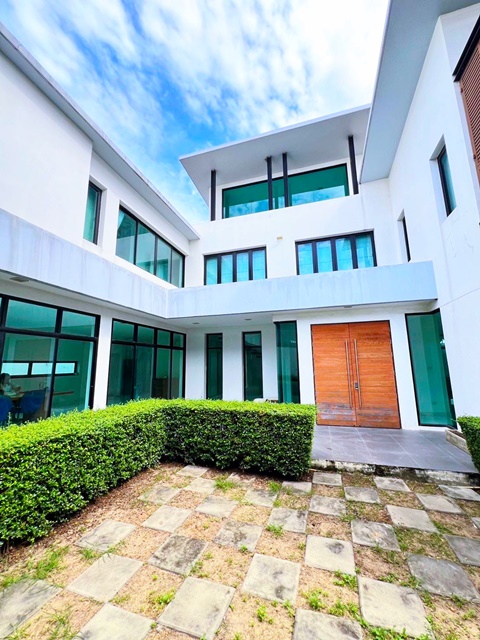 MRT หลักสอง 4.5 กม.ให้เช่า คฤหาสน์เดี่ยว 3ชั้น 100 ตร.ว.ตลาดน้ำคลองลัดมะยม 534 ม. 300 ตร.ม. ติดถนนใหญ่ 3นอน 4น้ำ สมาคมชาวปักษ์ใต้ 1กม.ถ.