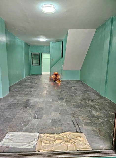 ใหม่ พึ่งเสร็จ 20 ตร.วา. 3 นอน เซ็นทรัล พระราม 2 2.1กม. ให้เช่าทาวน์โฮม 3 ชั้น  BTSวุฒากาศ-ตลาดพลู