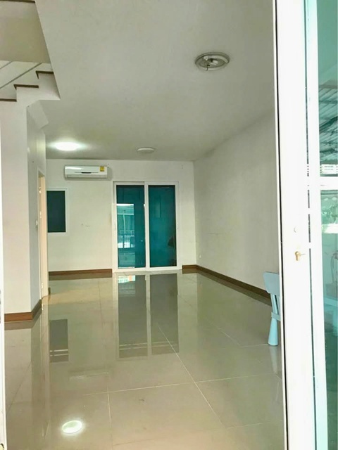 ให้เช่าทาวน์โฮม 3ชั้น แยกนวลจันทร์-รามอินทรา MRT วัชรพล 2.3กม.พร้อมเฟอร์ฯ 18 ตร.วา. 220 ตร.ม. 3 นอน 4 น้ำ ตลาดนวลจันทร์สเตชั่น 900 ม.