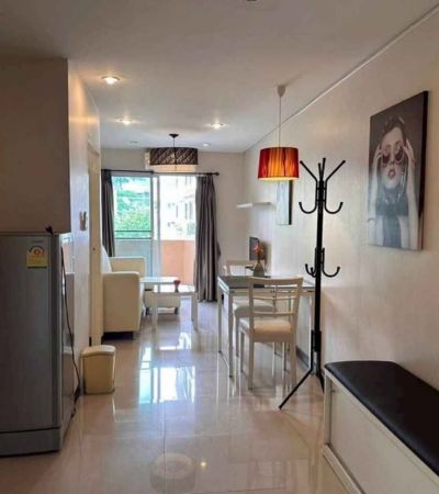 Hillside 2 ห้องกว้าง แบ่งฟังก์ชันเป็นสัดส่วน: ห้องนอน / ห้องนั่งเล่น / ห้องครัว เฟอร์นิเจอร์ครบ พร้อมเข้าอยู่