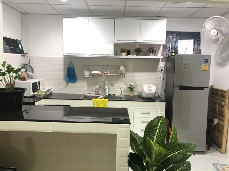 ##ขายทาวน์เฮ้าส์ 2 ชั้น (หมู่บ้าน Pruksa Ville) ใกล้เซ็นทรัล เวสต์เกต อ.บางใหญ่  จ.นนทบุรีโซน : บางใหญ่  นนทบุรีที่ตั้ง :  122/6 ซอย อเวนิว13  หมู่บ้าน Pruksa Ville  ต.บางม่วง  อ.บางใหญ่  จ.นนทบุรีลักษณะโดยทั่วไป- ทาวน์เฮ้าส์ 2 ชั้น ตกแต่งเรียบร้อย พร้อมอยู่ ใกล้เซ็นทรัล เวสต์เกต- 3 ห้องนอน, 1 ห้องโถง,  2 ห้องน้ำ,  1 ห้องครัว, - เนื้อที่  20 ตรว.  พื้นที่ใช้สอย 80 ตรม.- หน้ากว้าง 6 เมตร ลึก 13.5 เมตร- หมู่บ้านติดวิ