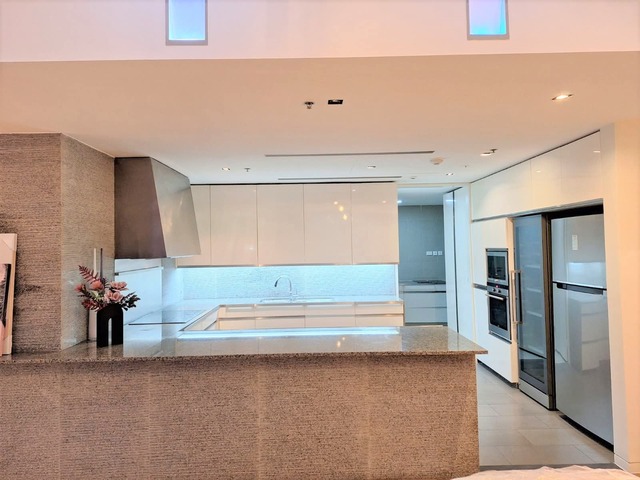 Condo The Met for Rent, near BTS Chong Nonsi and MRT Si Lom