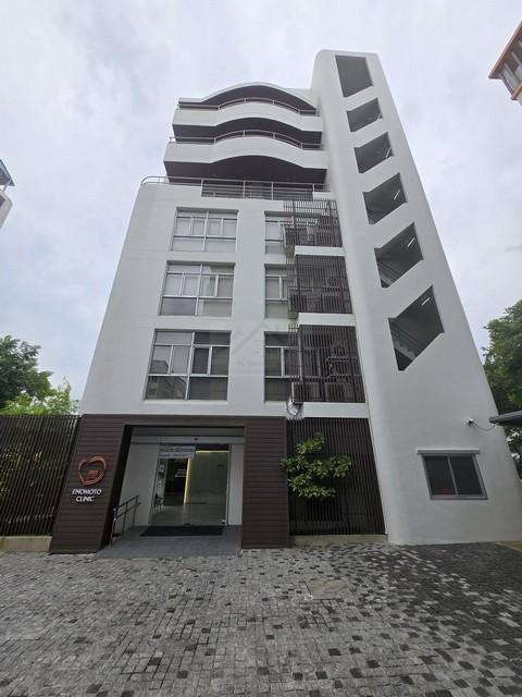 ให้เช่าสำนักงาน 8 ชั้น พื้นที่ 1,000 ตร.ม. ซอยศรีนคริทร์ 40 มีลิฟท์ ใกล้ BTS ปุณวิถี 