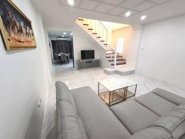 ปล่อยเช่าทาวน์เฮ้าส์ พัทยา ทำเลดี พร้อมเข้าอยู่ บนเขาพระตำหนักซอย 5 FP-H01248