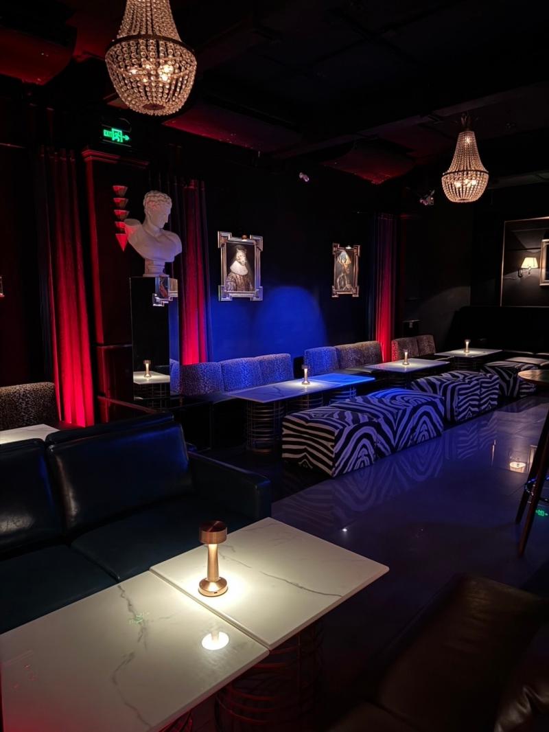 ขายบาร์สุดหรู สุขุมวิท 23 สุขุมวิท 31 เข้าได้สองทาง Young Place building พื้นที่ 258 ตร.ม. ที่จอดรถฟรี