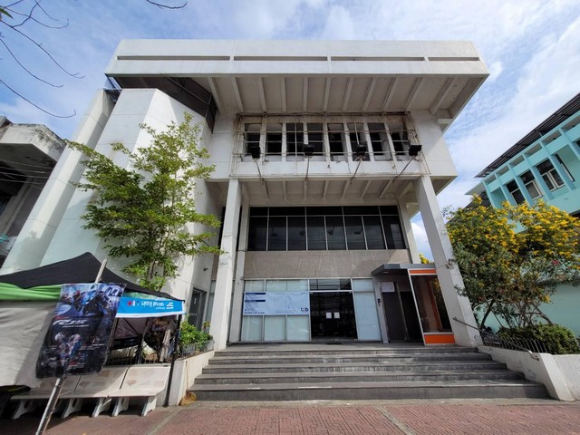 ตลาดแครายพลาซ่า 3.5 กม.ให้เช่าโกดัง ประตูทางเข้าสูง 5 ม.เหมาะกับทำโรงงาน เก็บสินค้า ไฟฟ้า 3 เฟส 30 (100)A  รถบบรรทุกเข้า-ออกสะดวก 