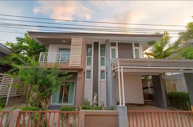 บ้านเดี่ยวให้เช่า ในโครงการอรสิริน 5 – เชียงใหม่ ราคาเช่า: 25,000 บาท/เดือน (รวมค่าส่วนกลางแล้ว) เนื้อที่ดิน: 60 ตร.วารายละเอียดบ้าน3 ห้องนอน3 ห้องน้ำ1 ห้องทำงาน1 ห้องรับแขก1 ห้องครัวสไตล์ฝรั่งที่จอดรถ 2 คันบ้านเช่าพร้อมเฟอร์นิเจอร์ครบสิ่งอำนวยความสะดวกภายในโครงการสระว่ายน้ำฟิตเนสระบบรักษาความปลอดภัย 24 ชั่วโมงทำเลใกล้เคียงโรงเรียนวารีเชียงใหม่ – 10 นาทีโรงเรียนน