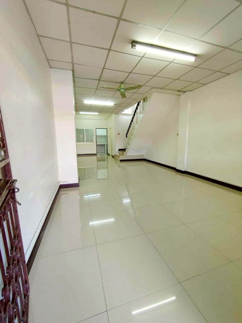 รร.วัดใหม่ผดุงเขต 1.7 กม.ศาลาธรรมสพน์ ทวีวัฒนา ให้เช่าทาวน์เฮ้าส์ 3.5 ชั้น ใหม่ 20 ตร.วา. 256 ตร.ม.  3 นอน