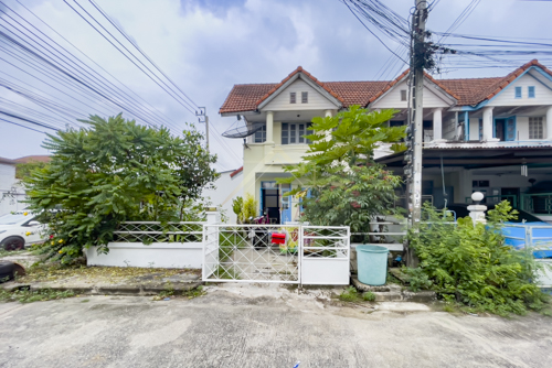 ทาวน์เฮ้าส์ 2 ชั้น หมู่บ้าน บัวทอง 4 หลังมุม       