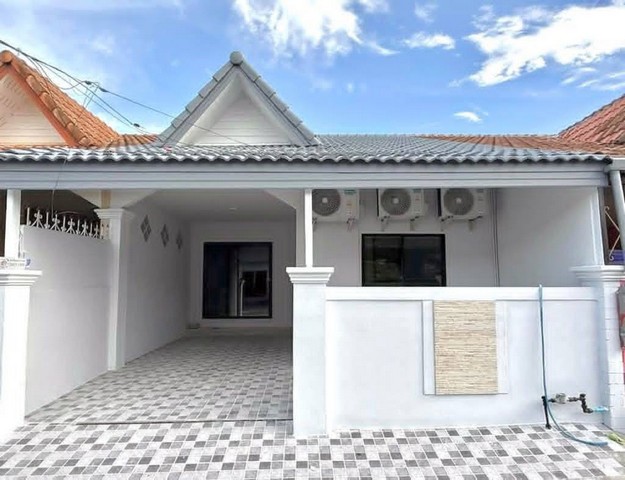  ทาวน์เฮ้าส์ชั้นเดียว หมู่บ้านรัตนากรการ์เด้นโฮม 1   พัทยาเหนือ ใกล้โรงพยาบาลกรุงเทพพัทยา